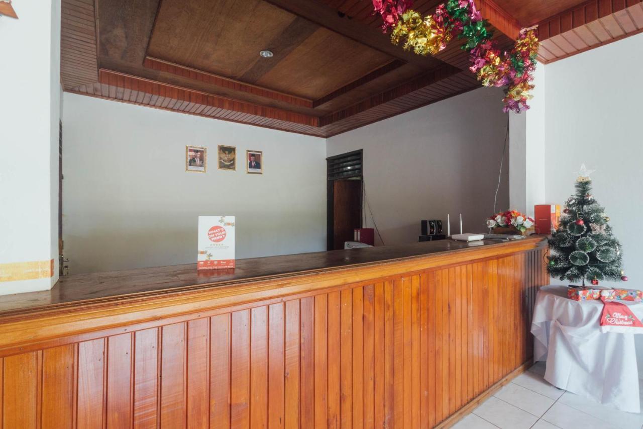 Oyo 1688 Collin Beach Hotel Ambon Exterior foto
