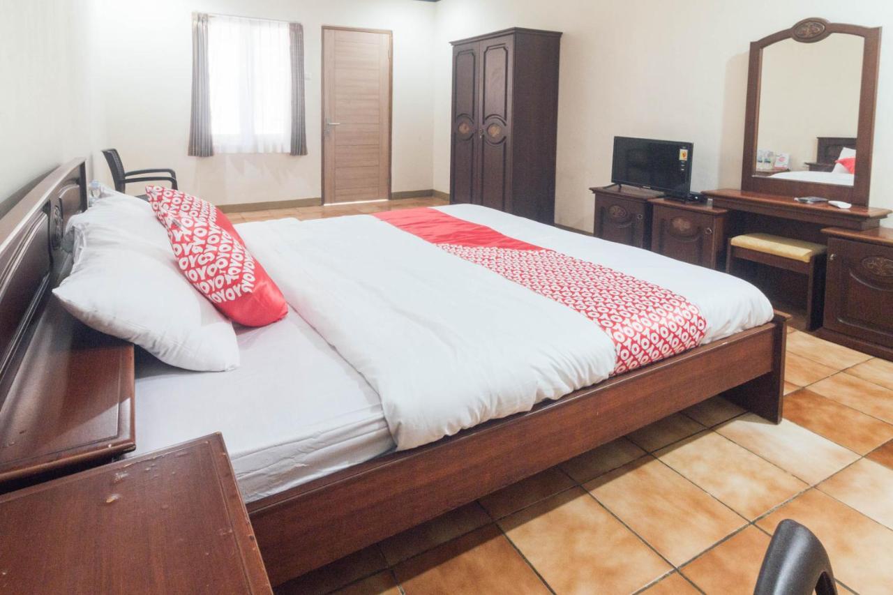 Oyo 1688 Collin Beach Hotel Ambon Exterior foto